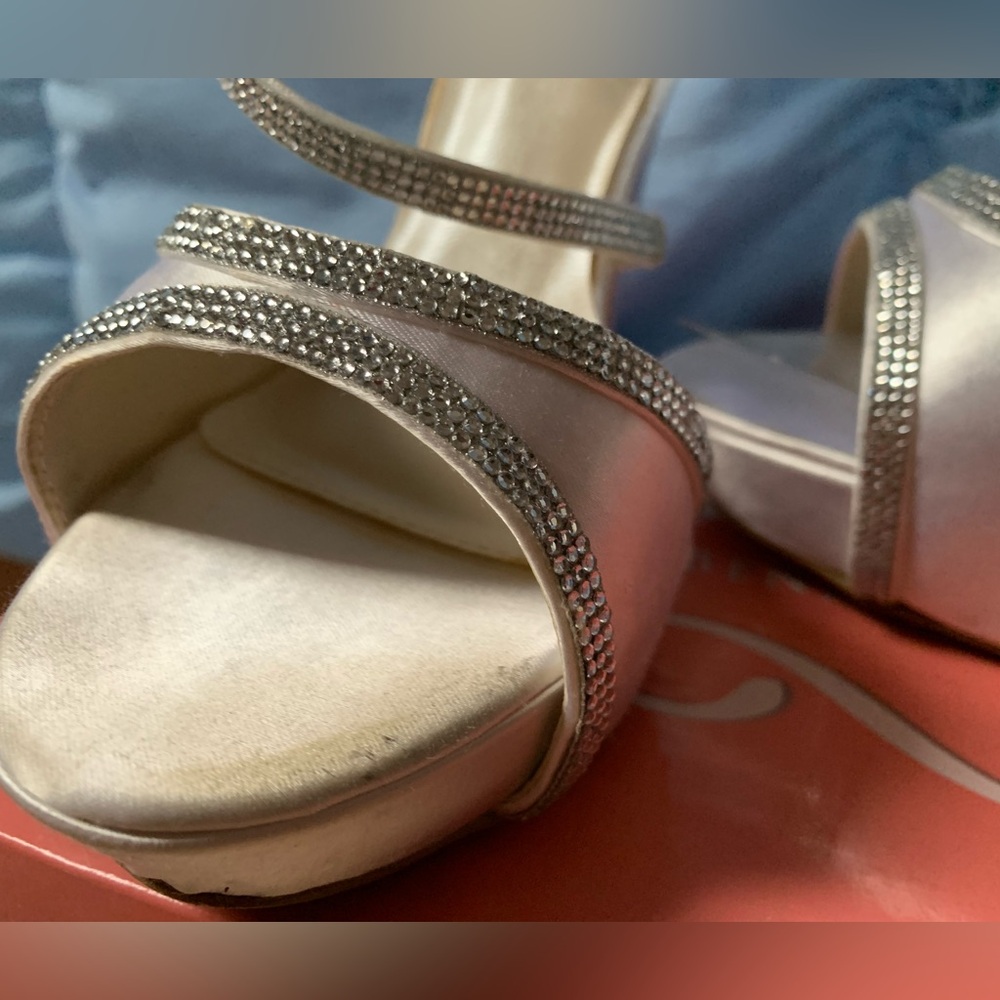 Touch Ups 7.5 “Allie” white satin rhinestone heels - Picture 3 of 16